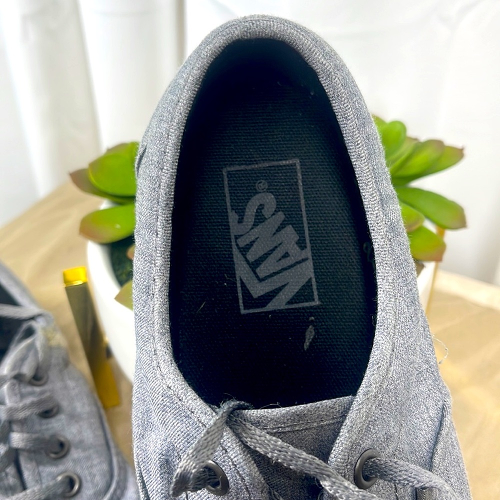 Vans - Picture 3 of 5